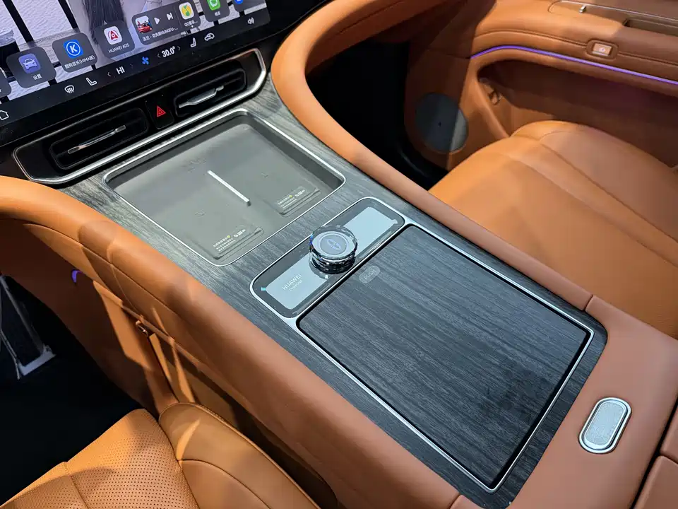 AITO Ask the world M9