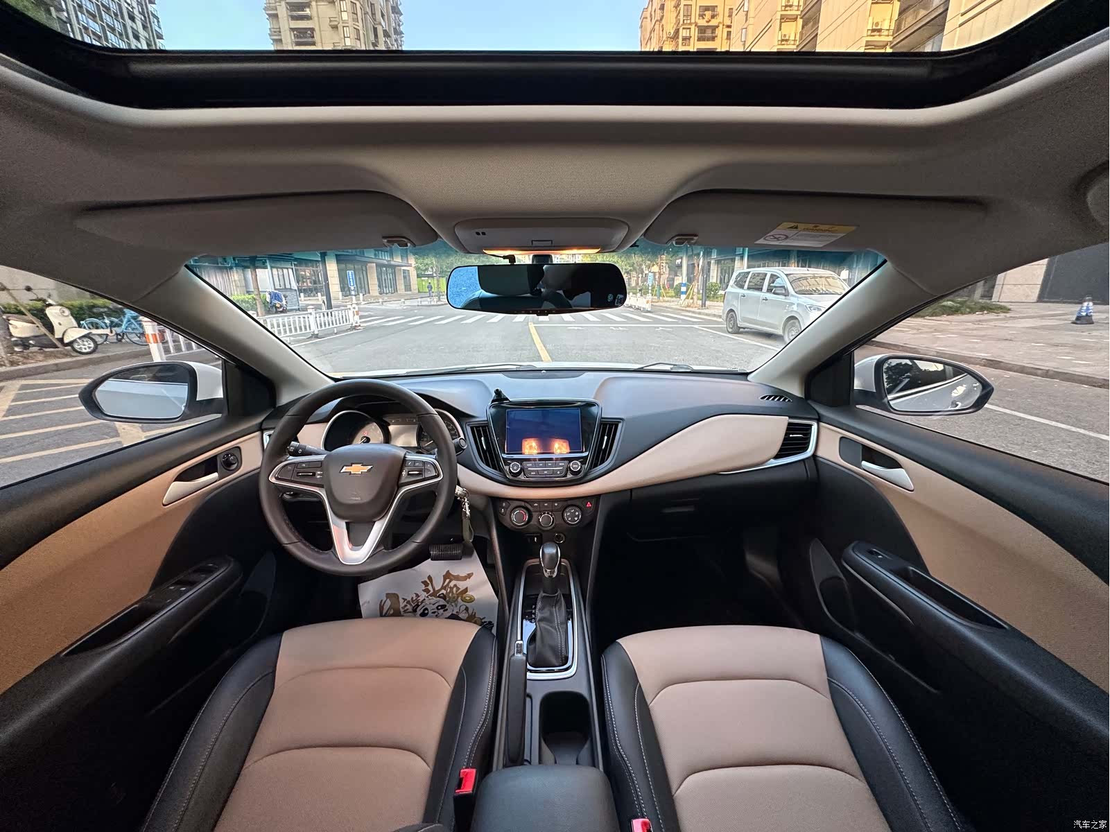Chevrolet 320, 2022 все фото