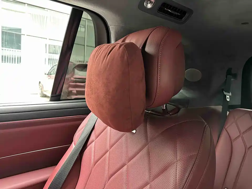 AITO Ask the world M8