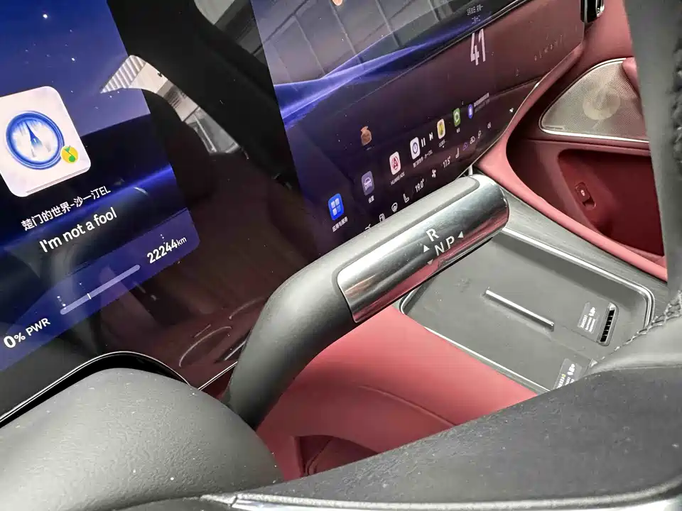 AITO Ask the world M8