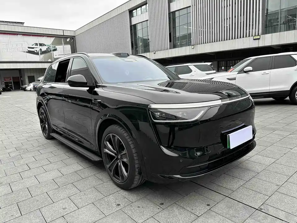 AITO Ask the world M8