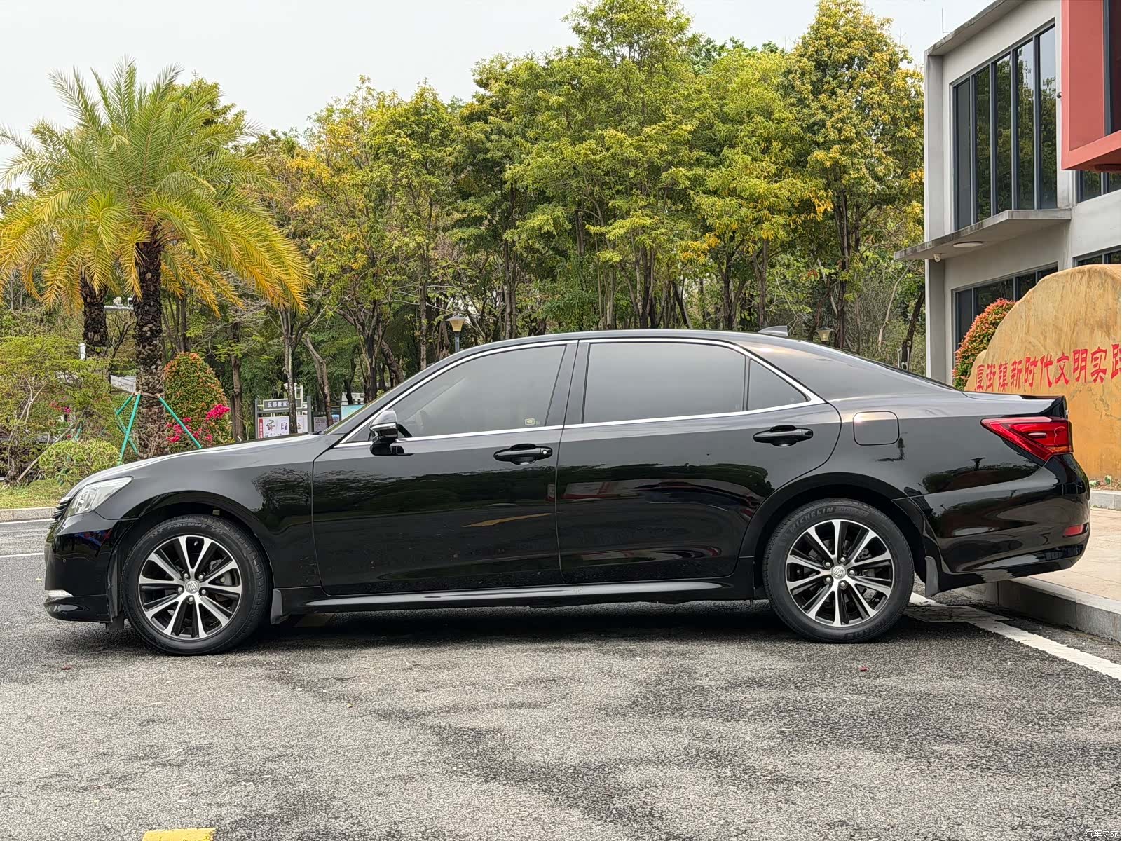 Toyota Crown, 2018 4