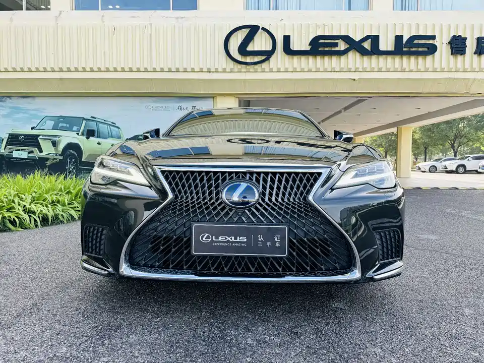 Lexus LS