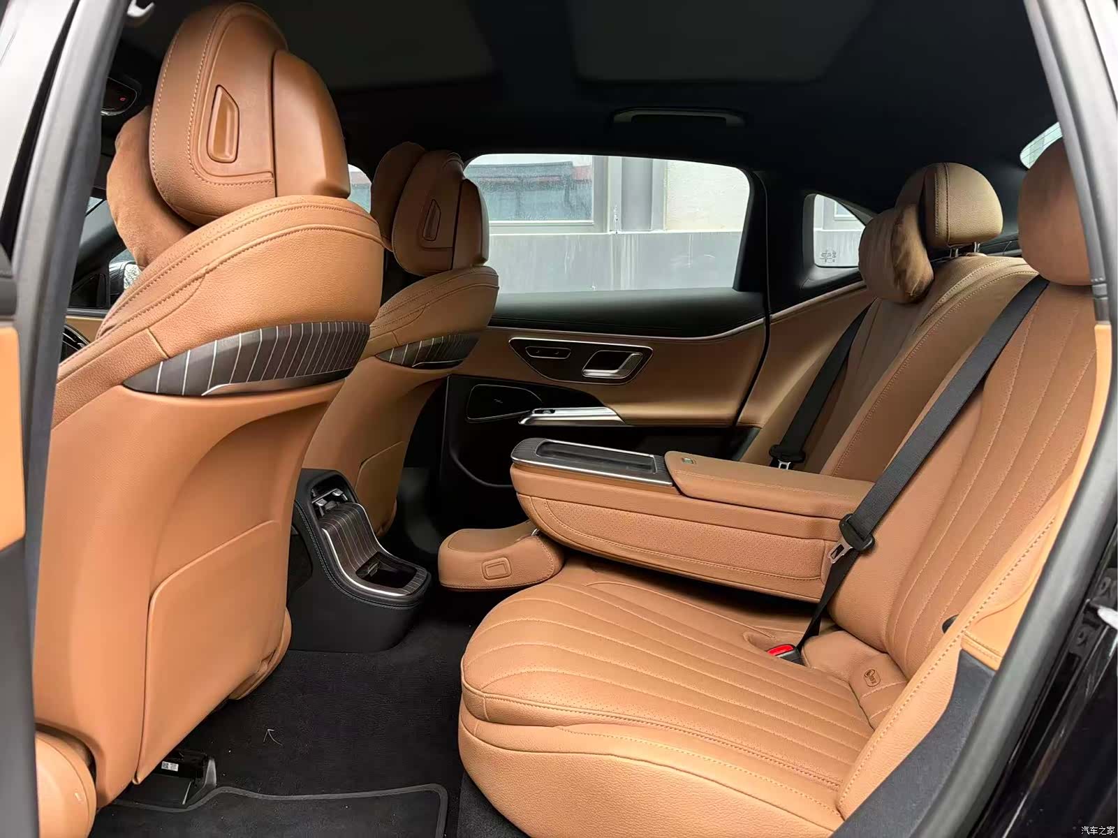 Mercedes-Benz E-Class, 2024 11