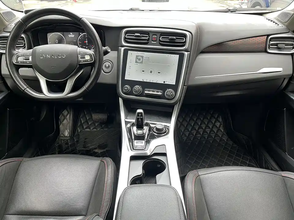 Lynk & Co 01