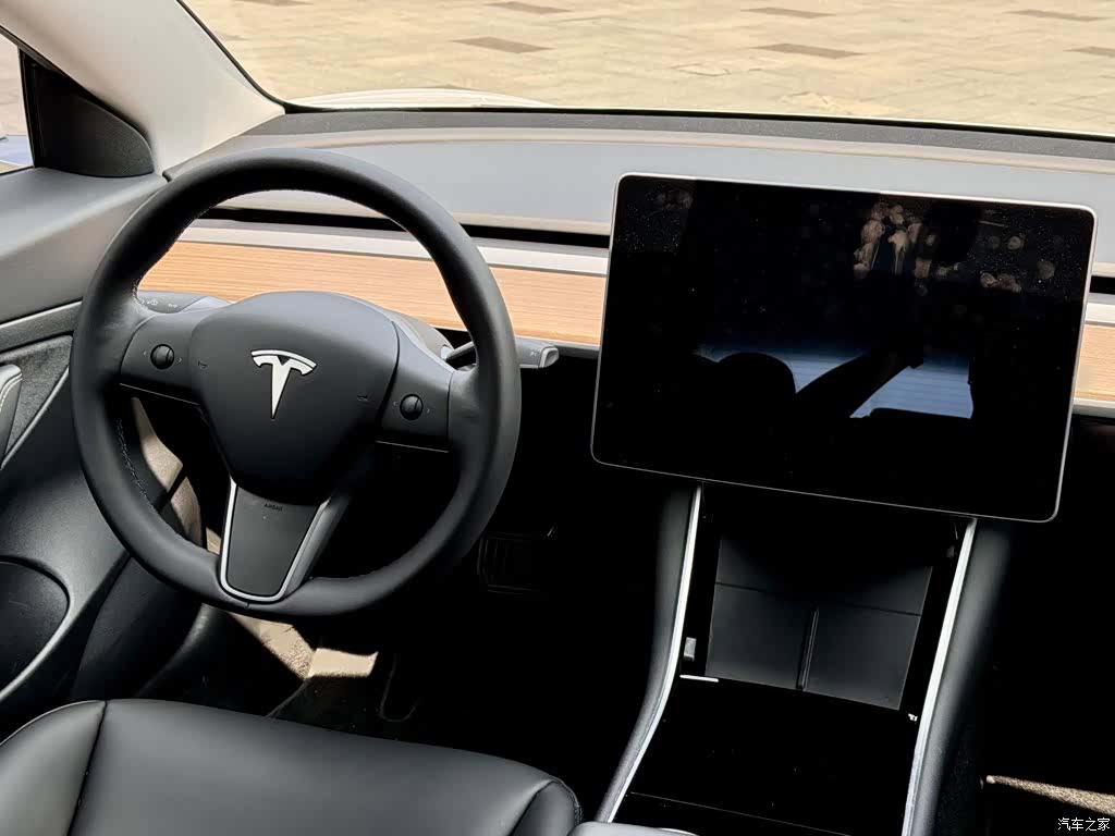 Tesla Model 3, 2020 13