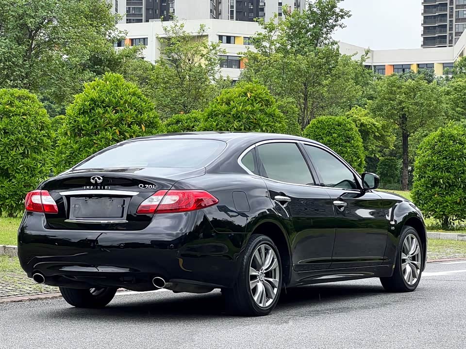 Infiniti Q70 Infiniti Q70