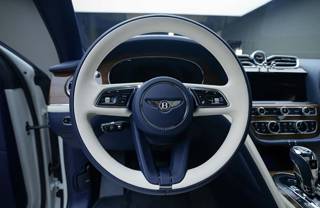 Bentley Bentayga, 2025 14