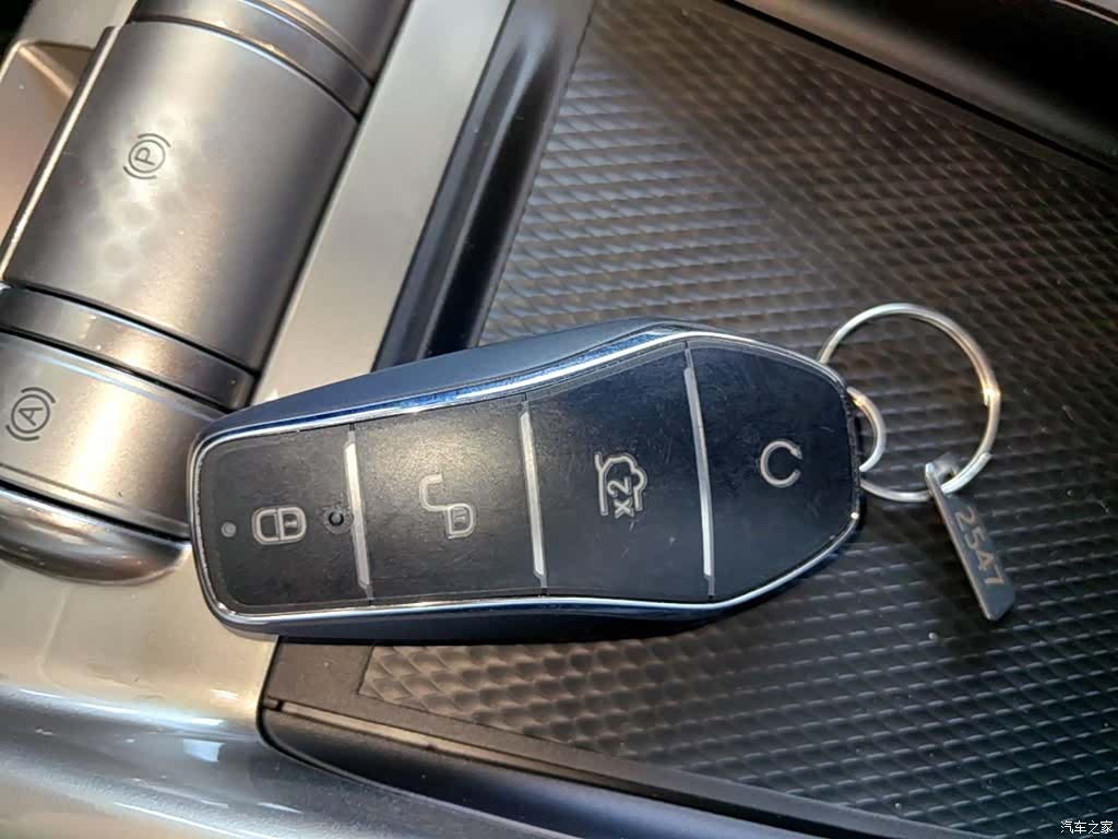 BYD Dolphin, 2026 9
