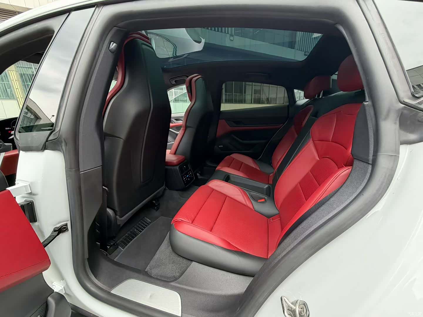 Porsche Taycan, 2020 9