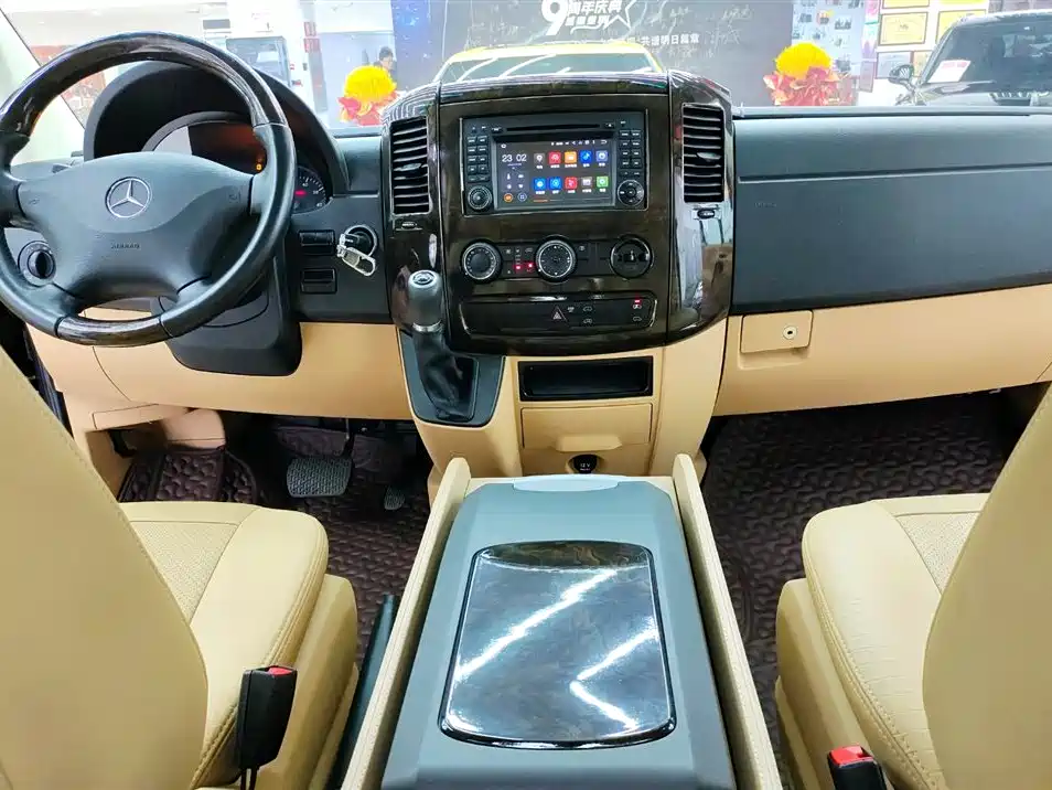 Mercedes-Benz Sprinter Mercedes-Benz Sprinter
