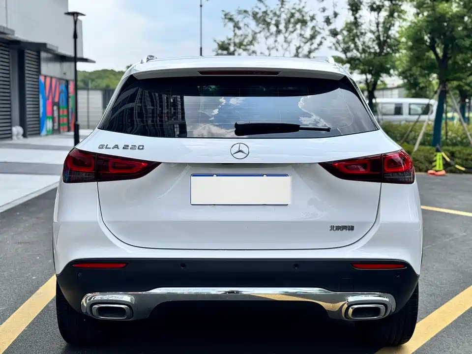Mercedes-Benz GLA Mercedes-Benz GLA