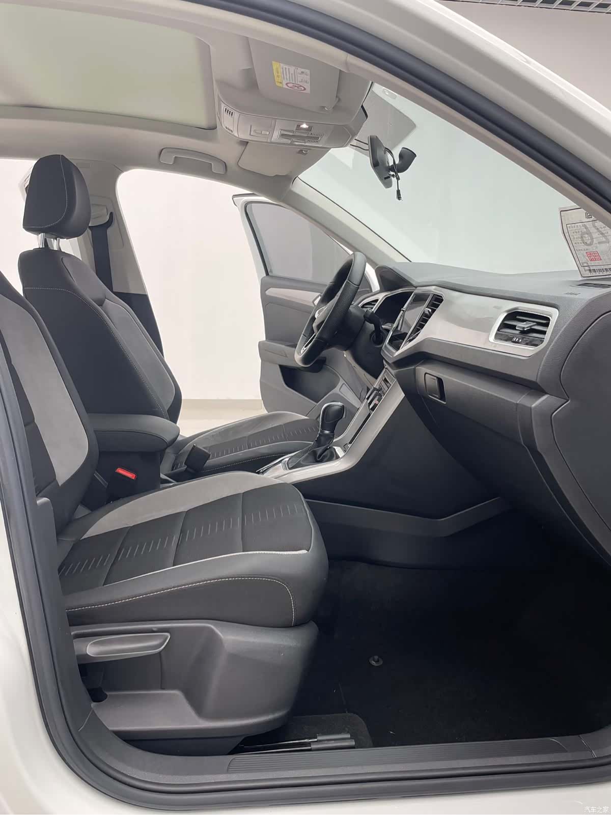Volkswagen T-ROC, 2023 все фото