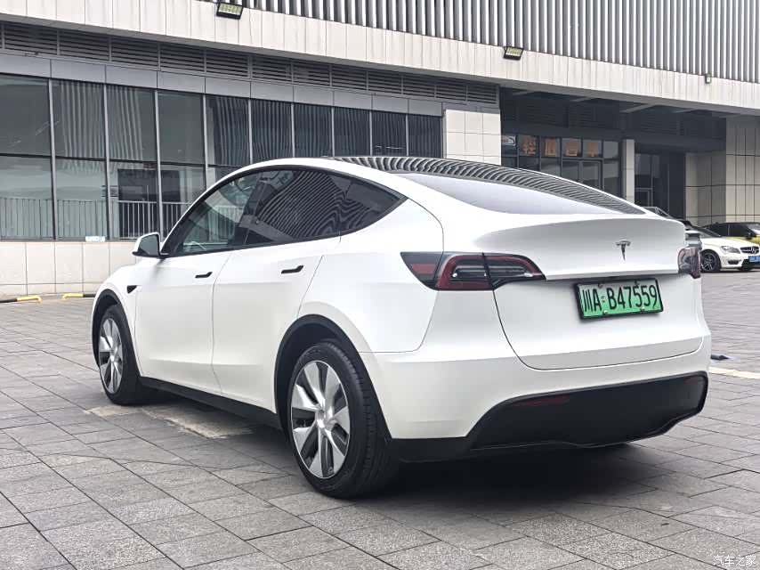 Tesla Model Y, 2023 7