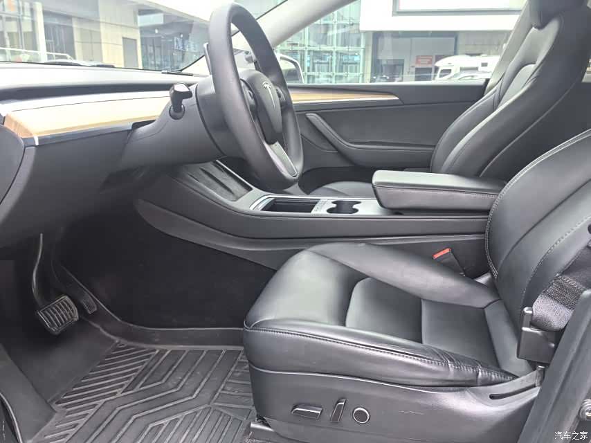 Tesla Model Y, 2023 6