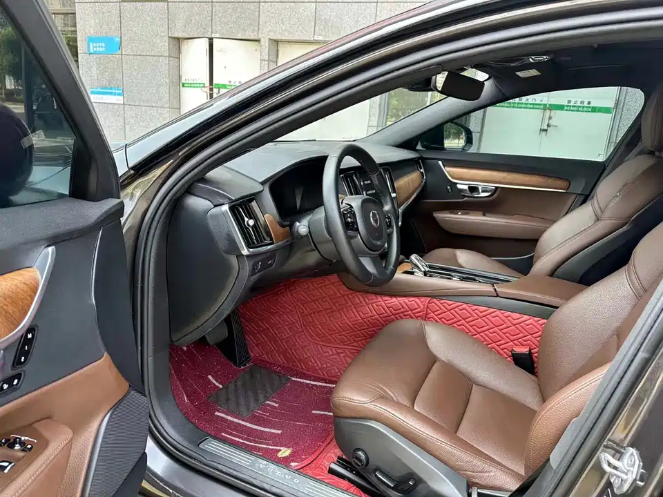Volvo S90