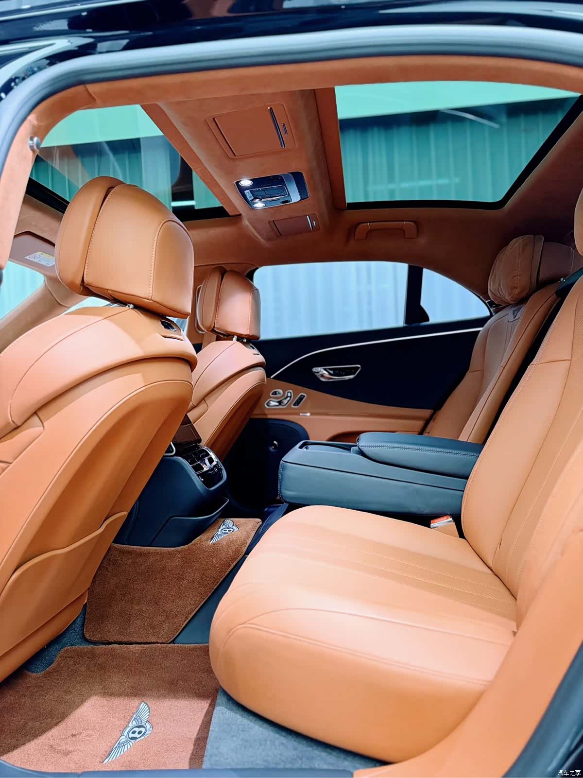 Bentley Flying Spur, 2024 15