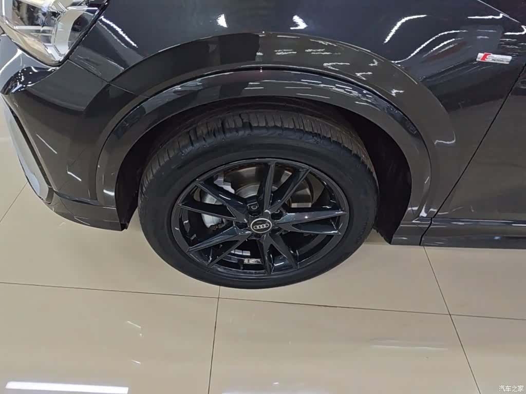 Audi Q2L, 2024 23