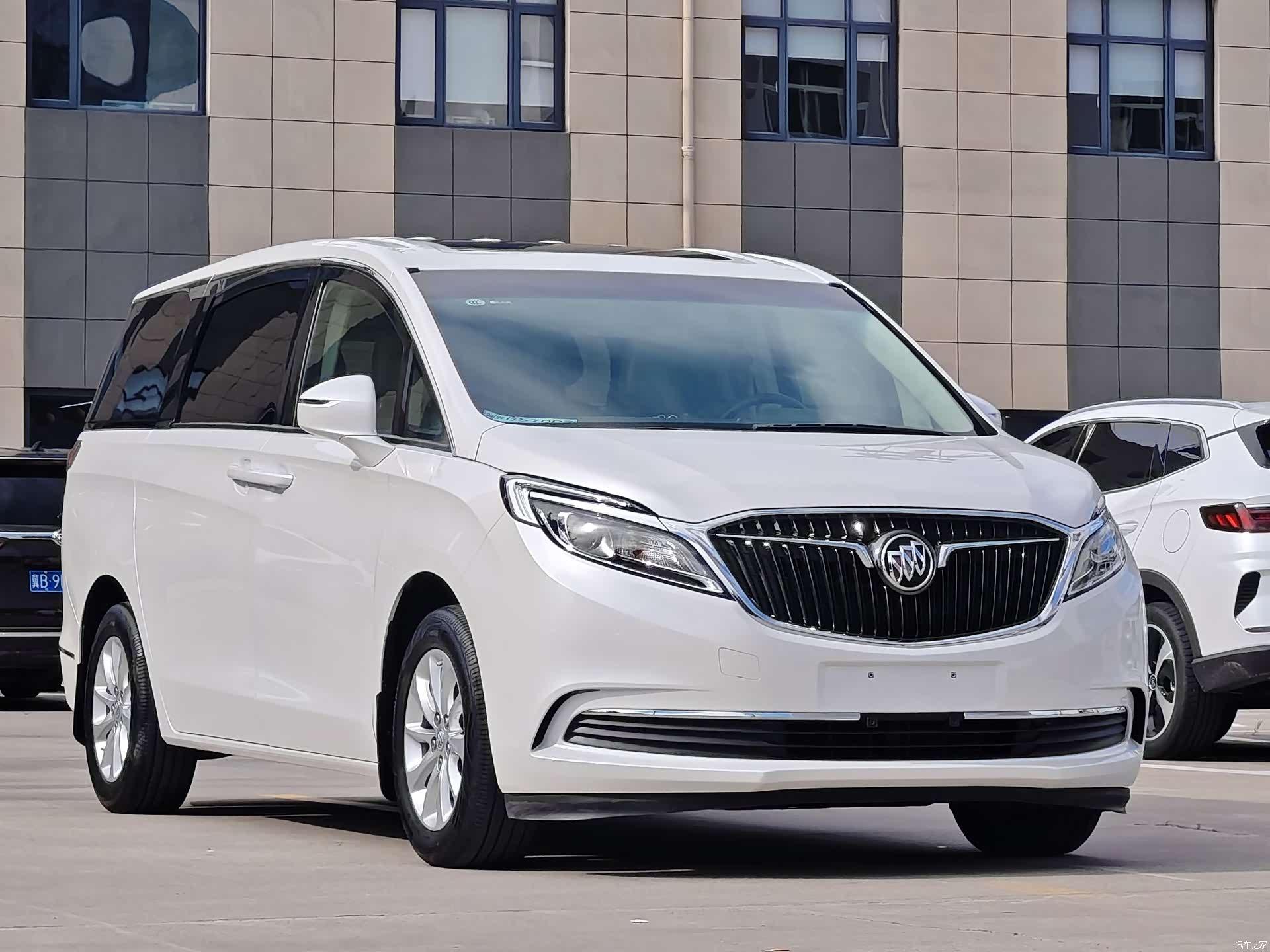 Buick GL8, 2018 3