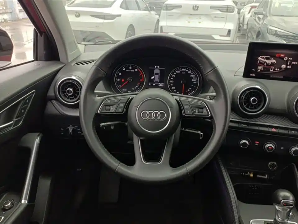 Audi Q2L