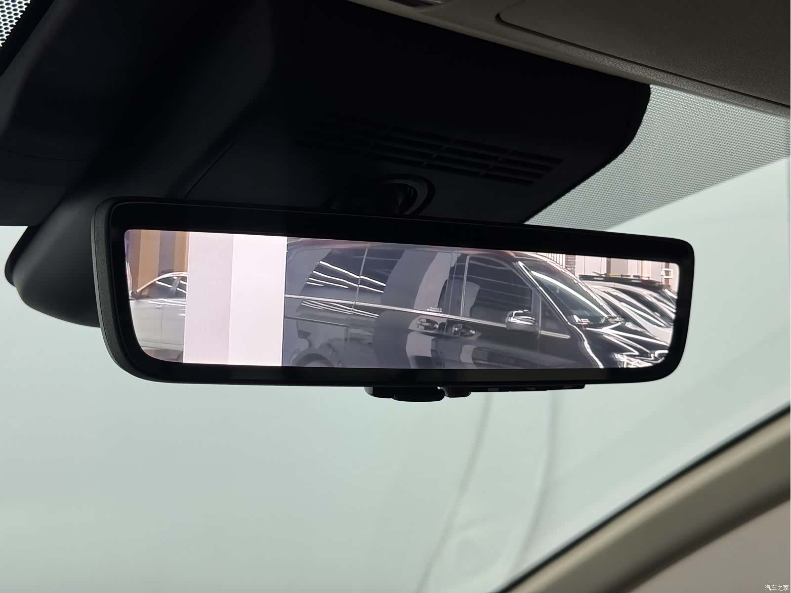 Toyota Alphard, 2023 13