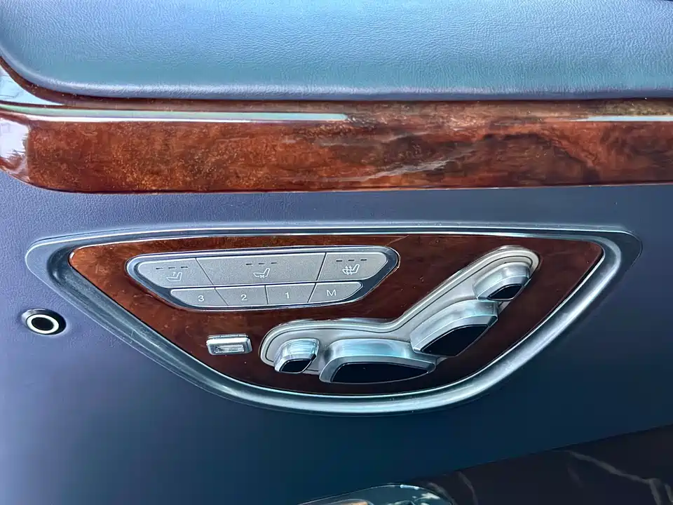 Mercedes-Benz V-class