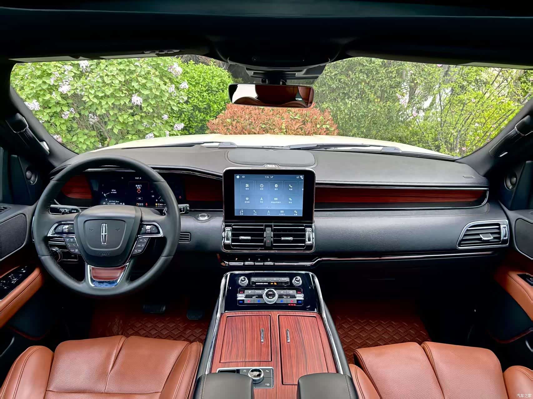 Lincoln Navigator, 2019 все фото