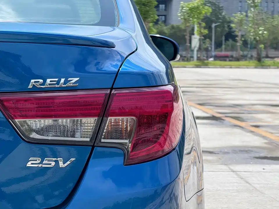 Toyota Reiz