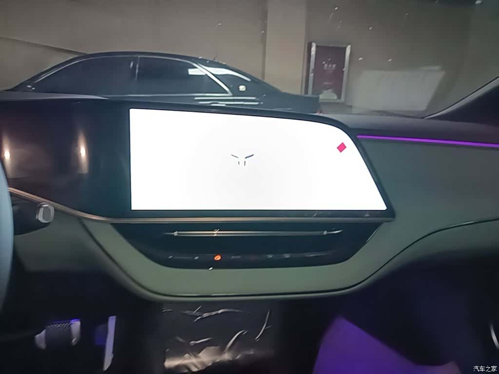 Hongqi H7, 2026 13