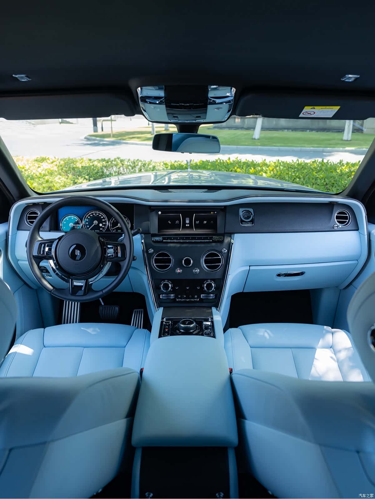 Rolls-Royce Cullinan, 2023 12