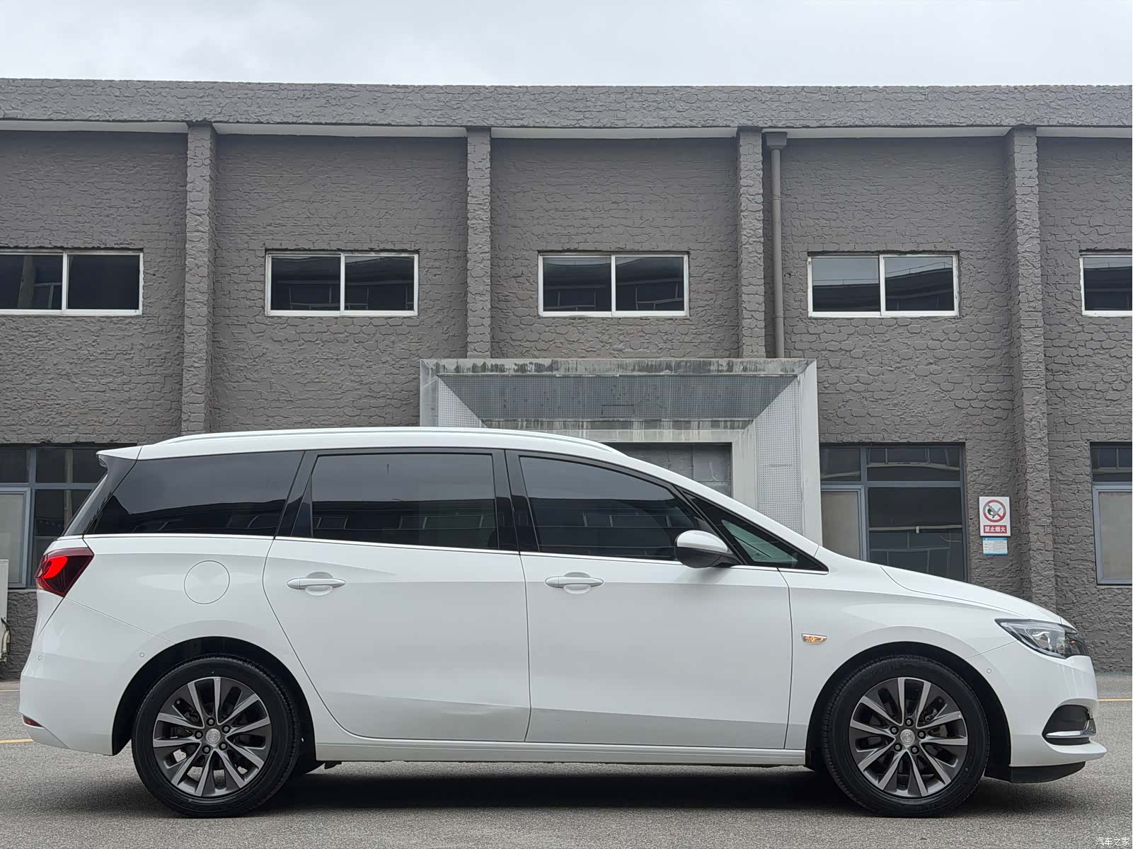 Buick GL6, 2022 7