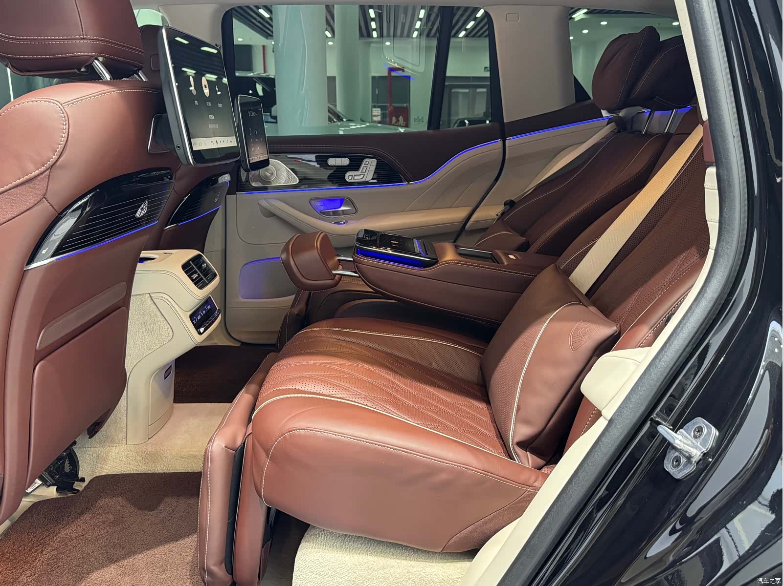 Maybach GLS, 2024 21