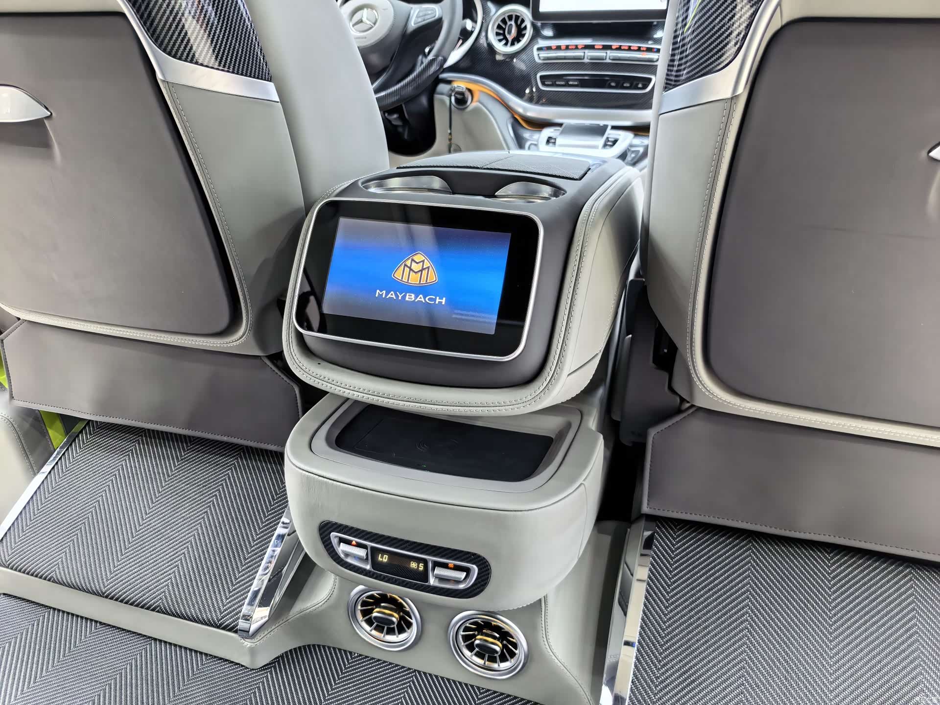 Mercedes-Benz 7, 2023 10
