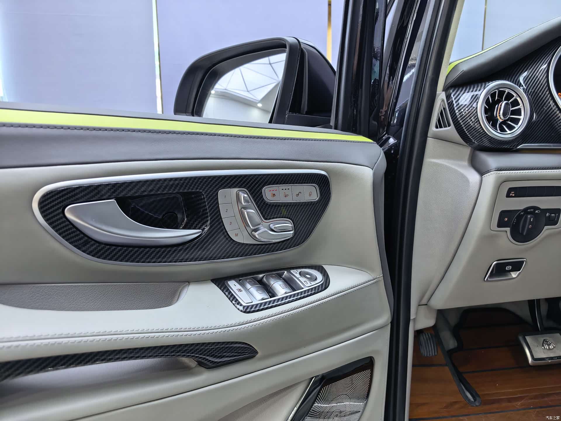 Mercedes-Benz 7, 2023 все фото