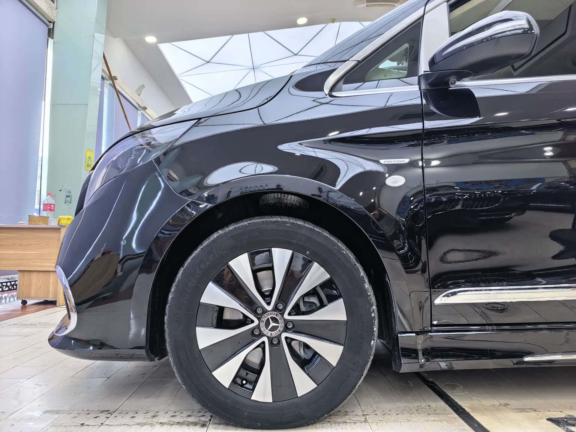 Mercedes-Benz 7, 2023 18