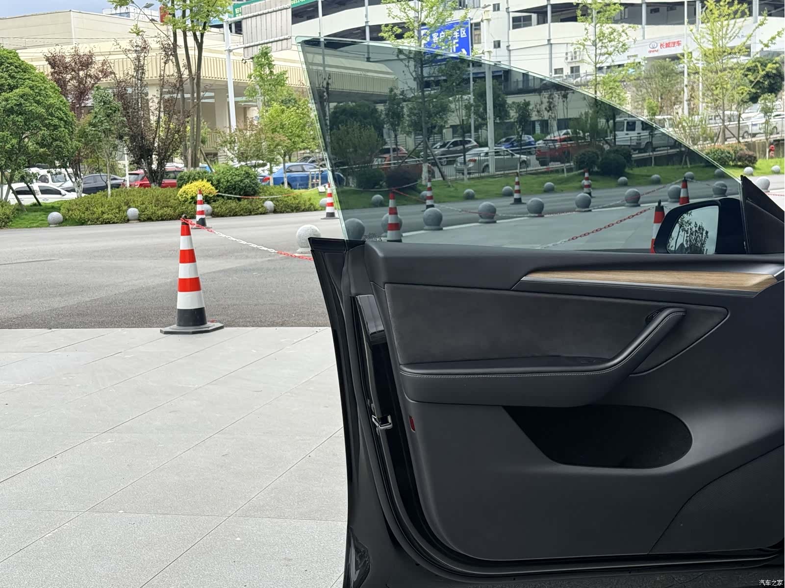 Tesla Model Y, 2023 17