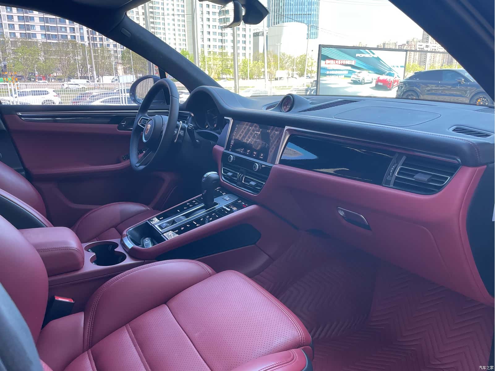Porsche Macan, 2023 11
