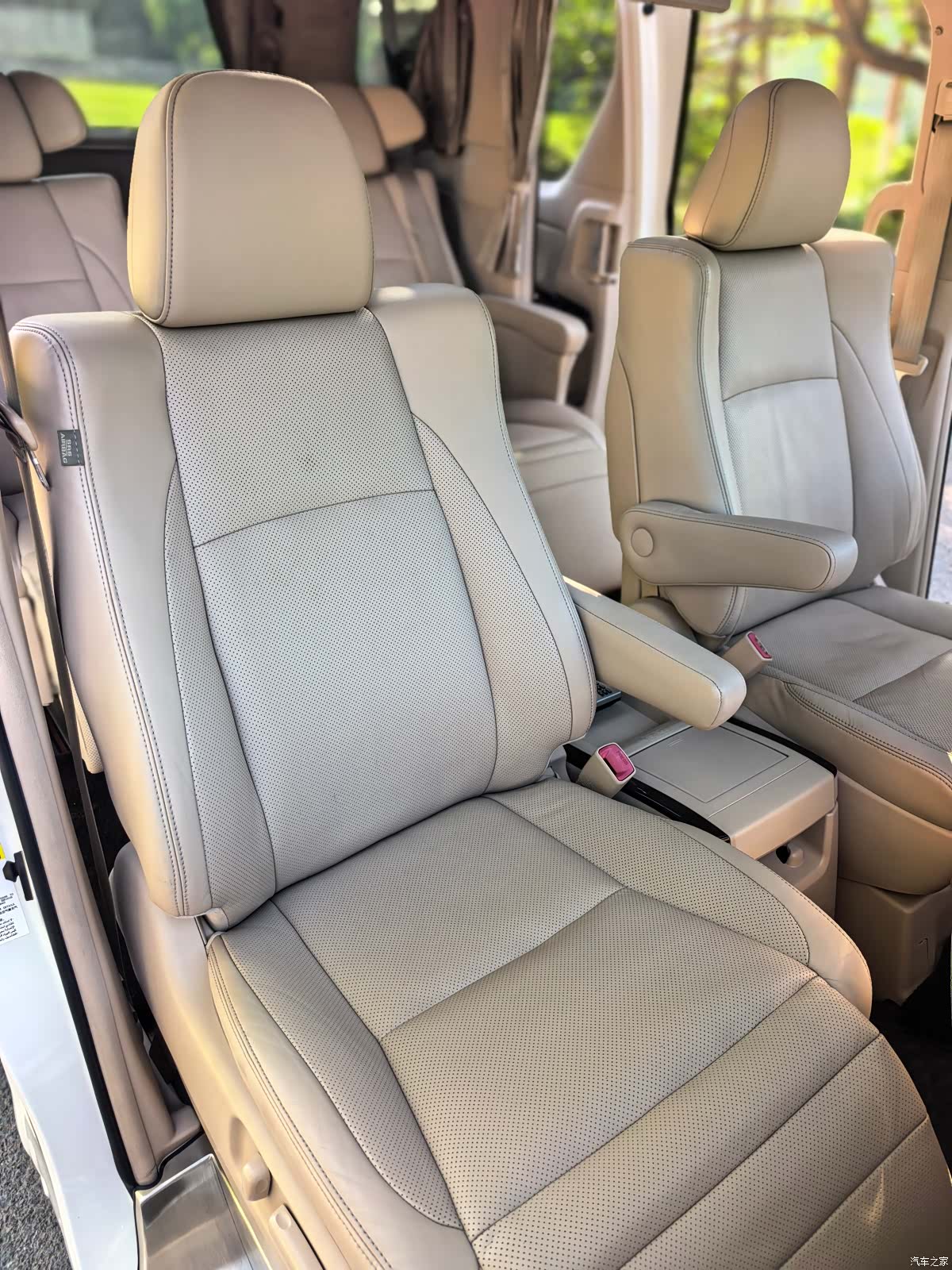 Toyota Alphard, 2016 23