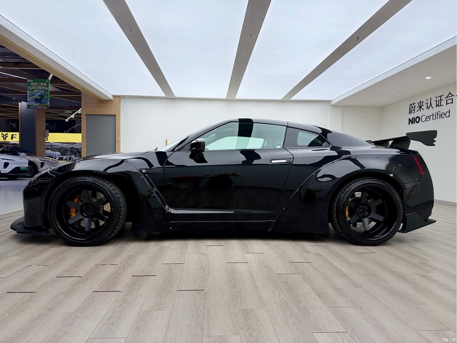 Nissan GT-R, 2010 9