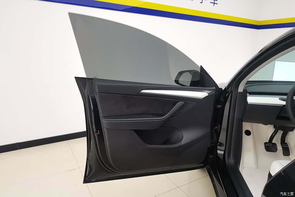 Tesla Model Y, 2023 7