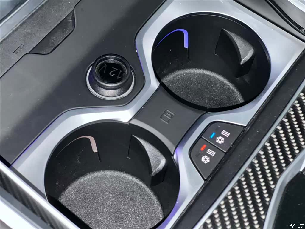 BMW XM, 2025 14