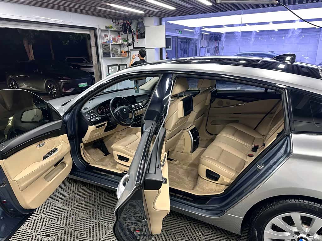 BMW 5 Series, 2011 19