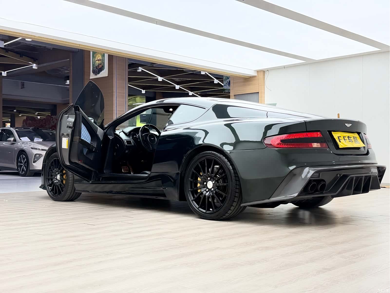 Aston Martin DB9, 2011 все фото