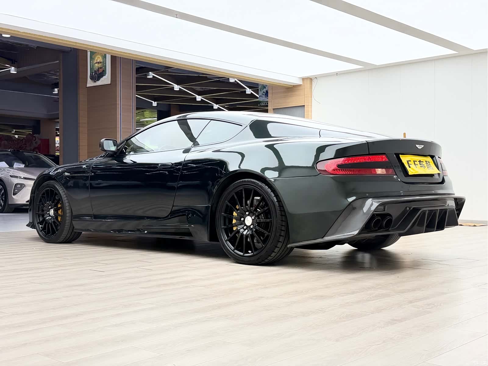 Aston Martin DB9, 2011 7