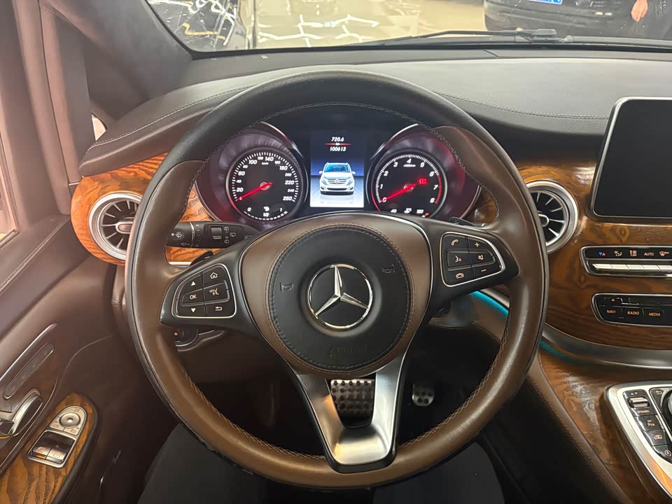 Mercedes-Benz V-class