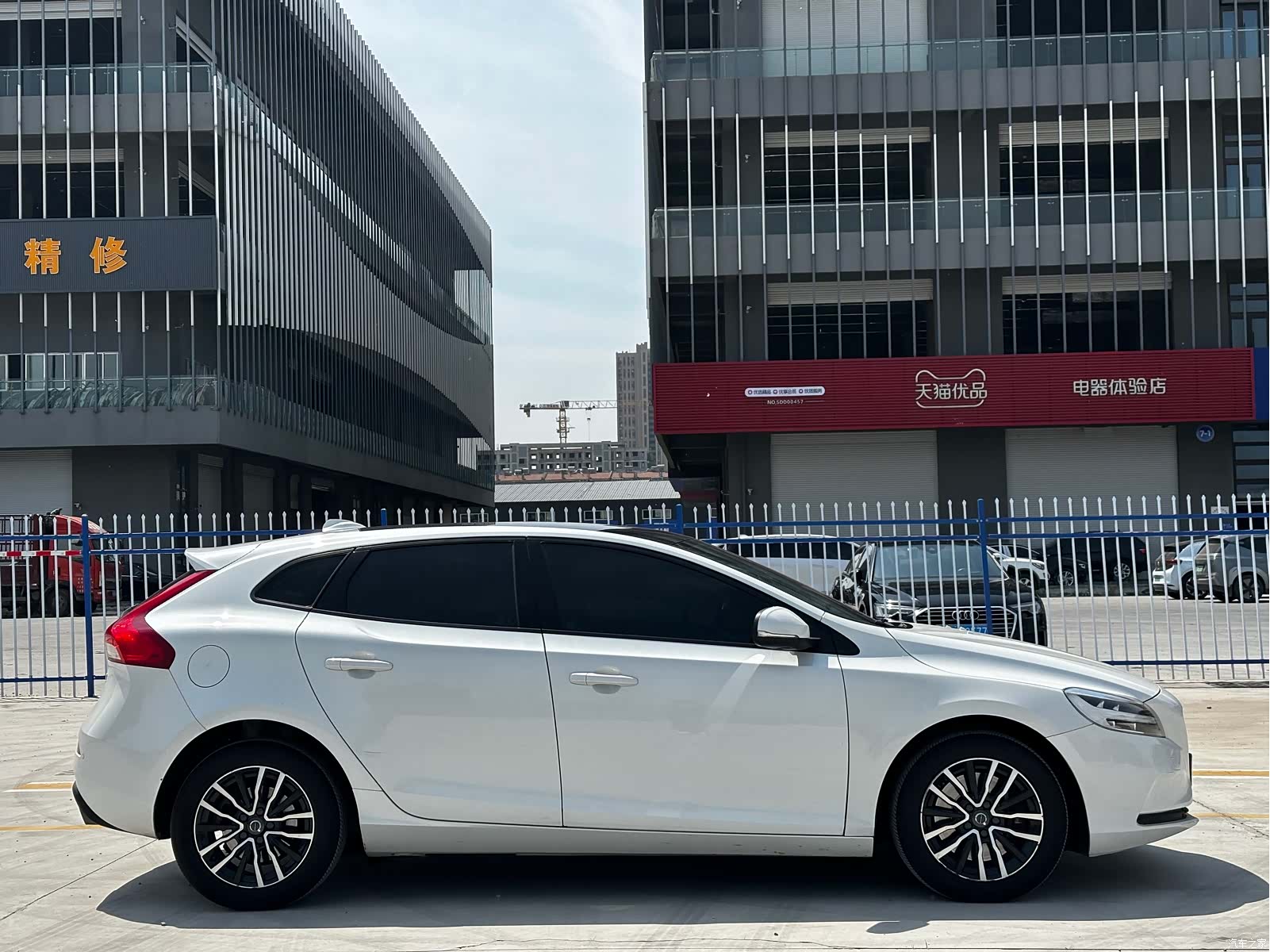 Volvo V40, 2019 4