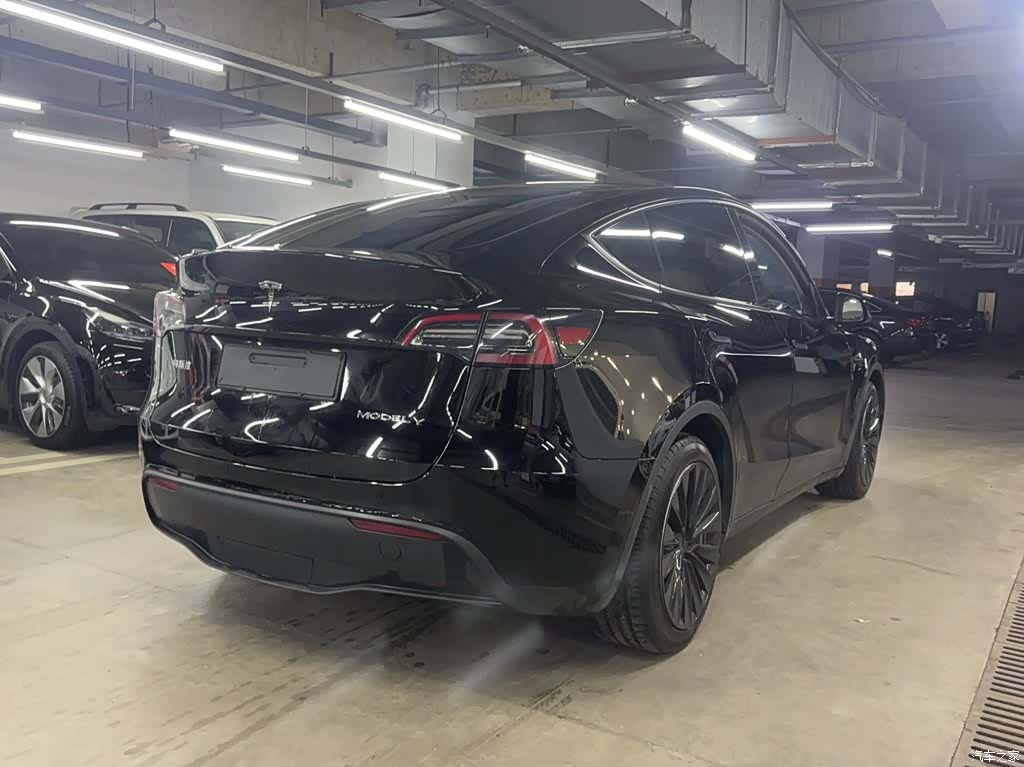 Tesla Model Y, 2022 все фото