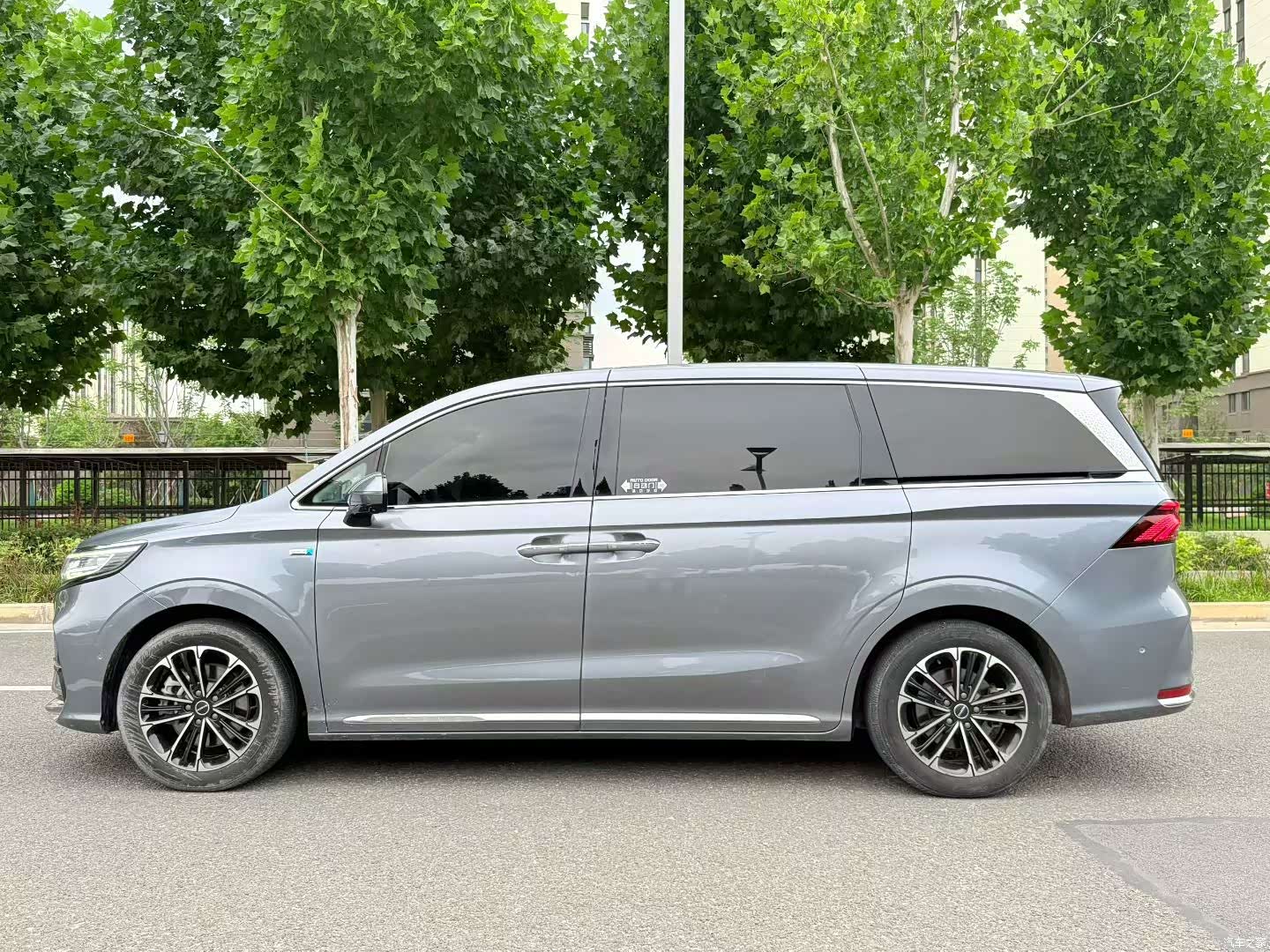 Roewe iMAX8, 2021 3