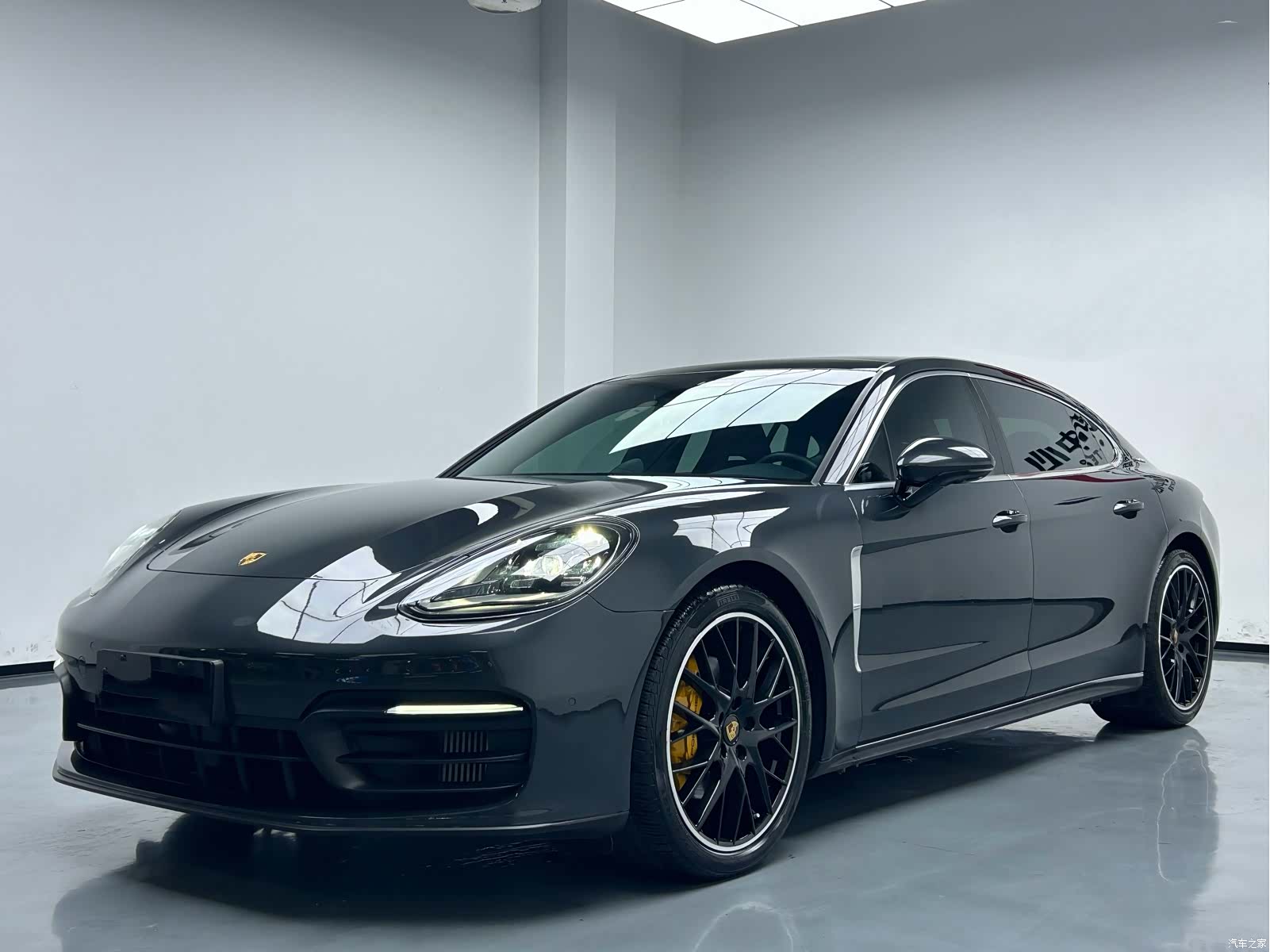 Porsche Panamera, 2022 1