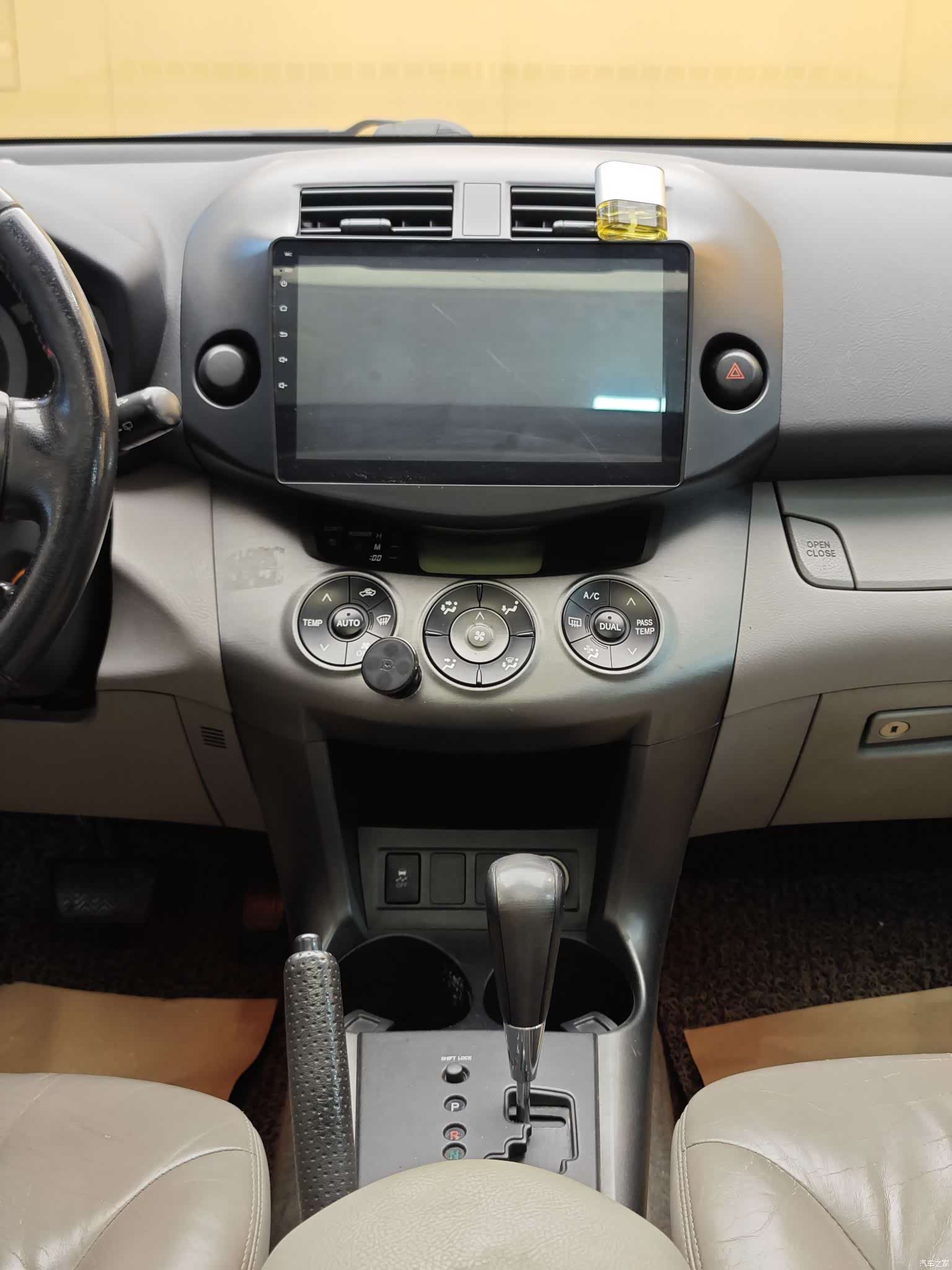 Toyota RAV4, 2011 18